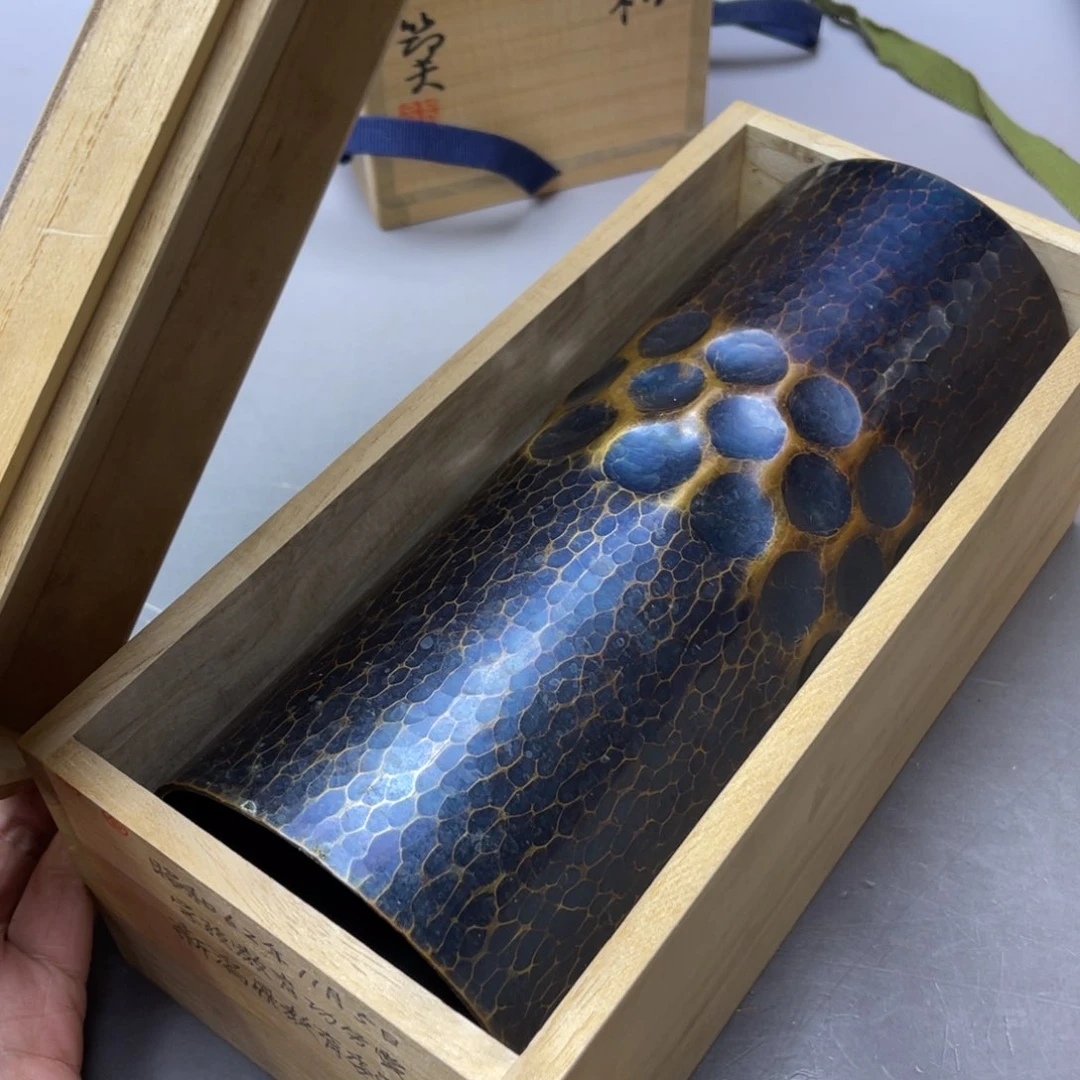 用***1瓷片密密麻麻地铺满一