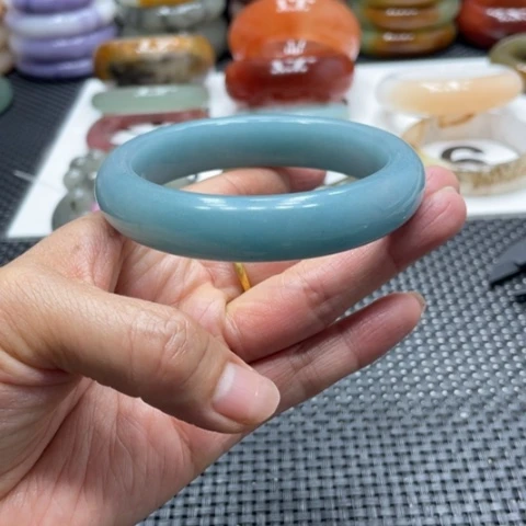 石英岩玉未镶嵌手镯