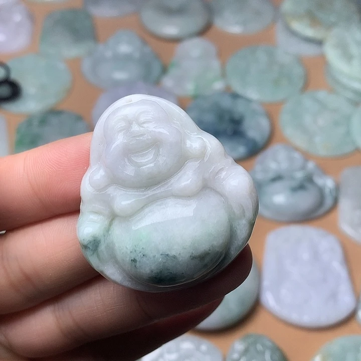 翡翠未镶嵌颈饰佛