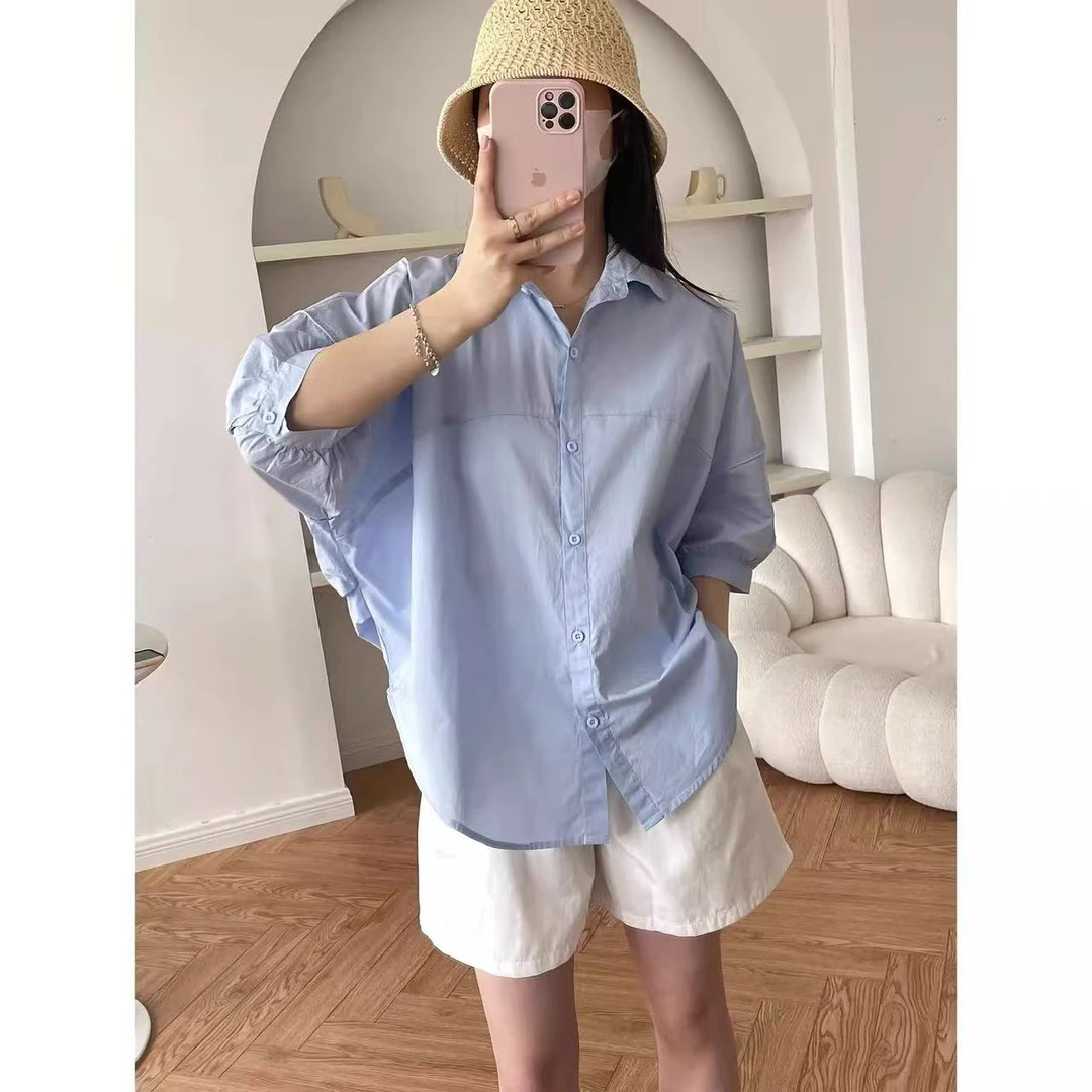 洋气小心机后背镂空打褶蝙蝠袖衬衫翻领宽松廓形开叉短袖上衣女夏
