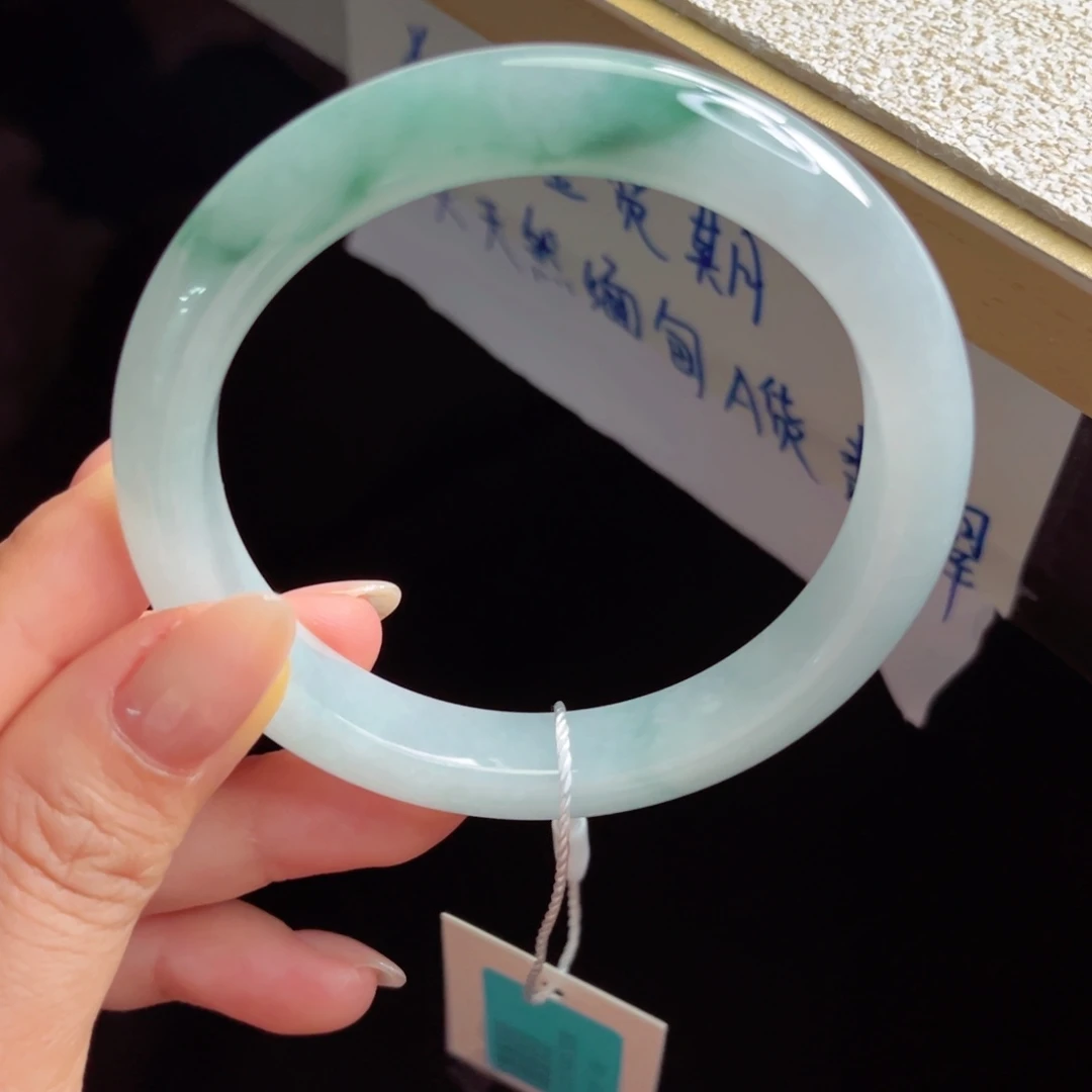 未镶嵌手镯翡翠手镯