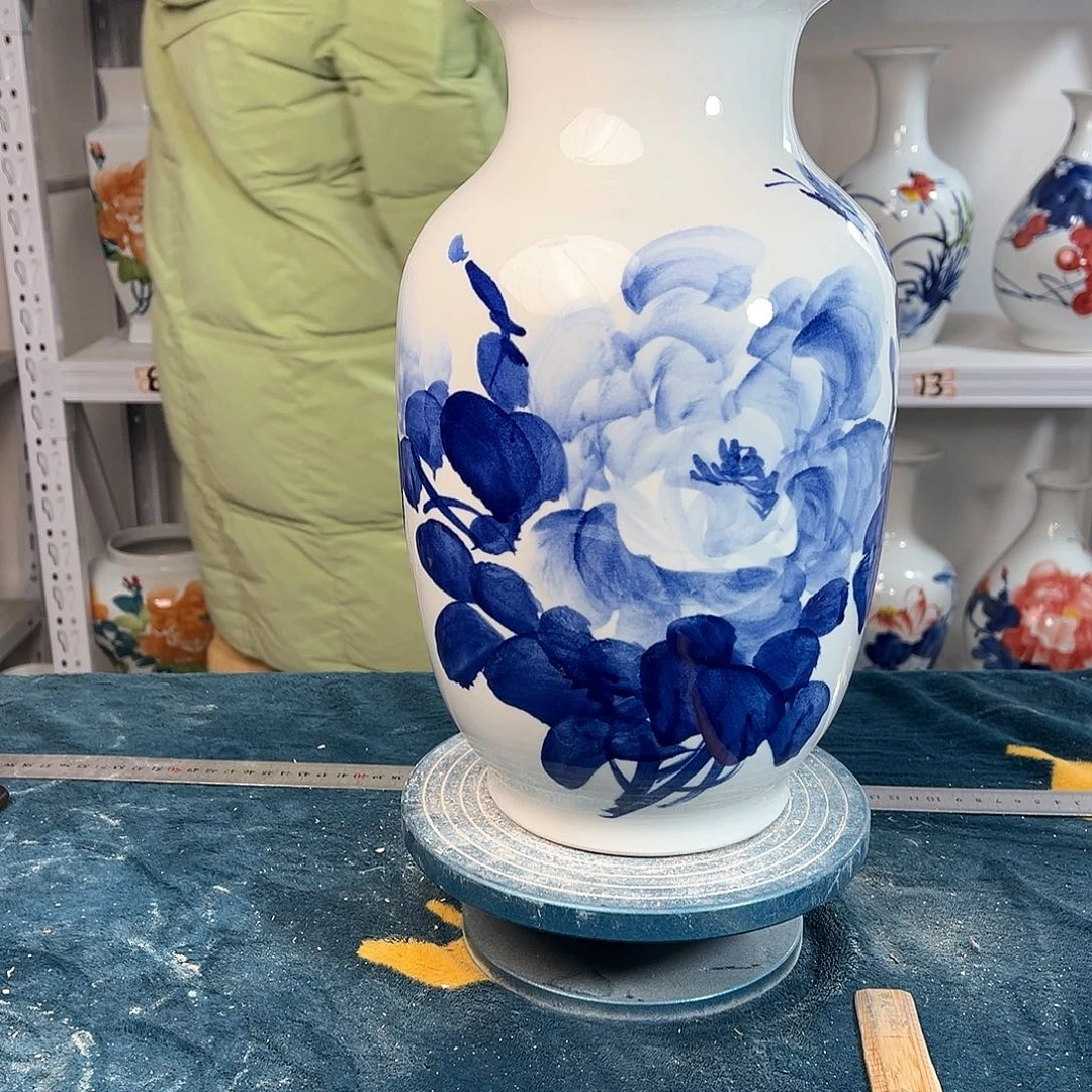 摆件景德镇陶瓷大冬青牡