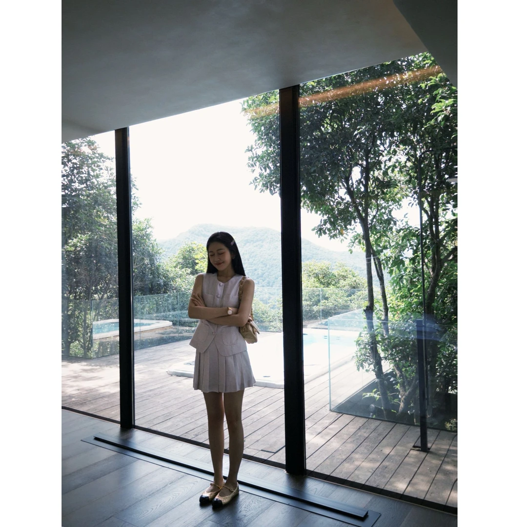 希娜 假日序章 亚麻优雅珍珠织带单排扣马甲套装