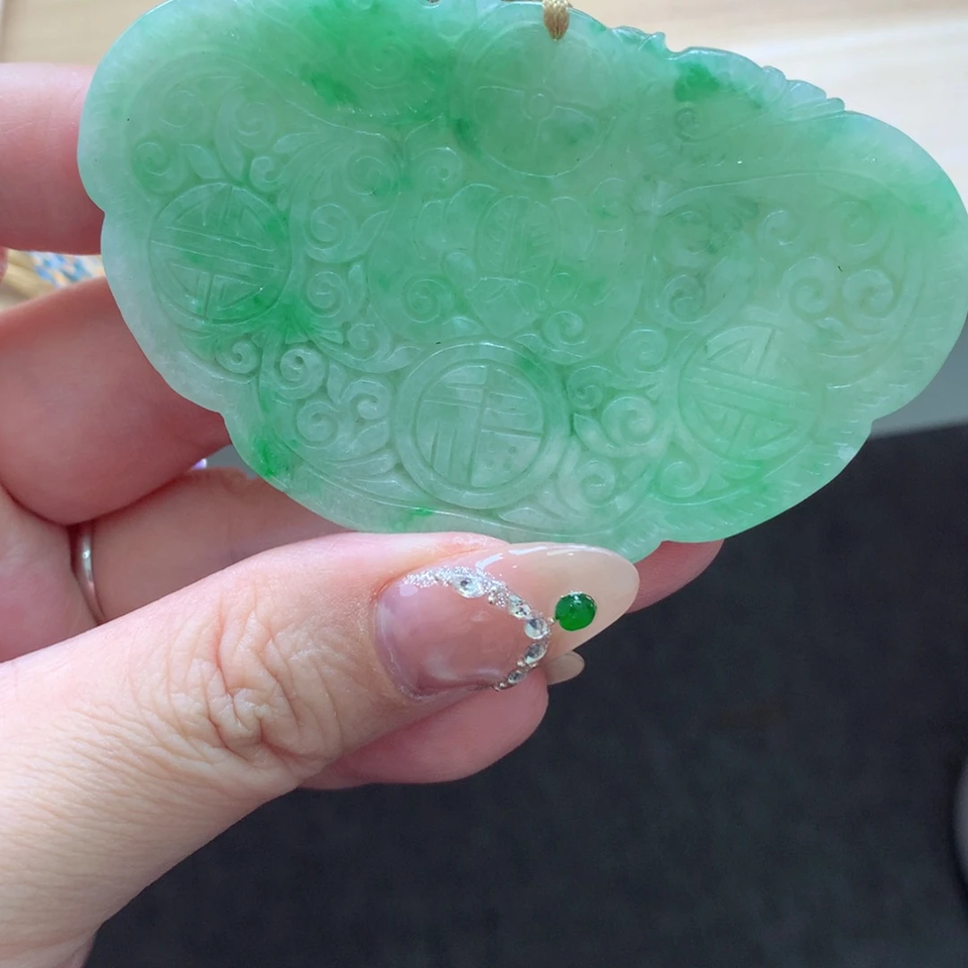 翡翠未镶嵌颈饰吊坠