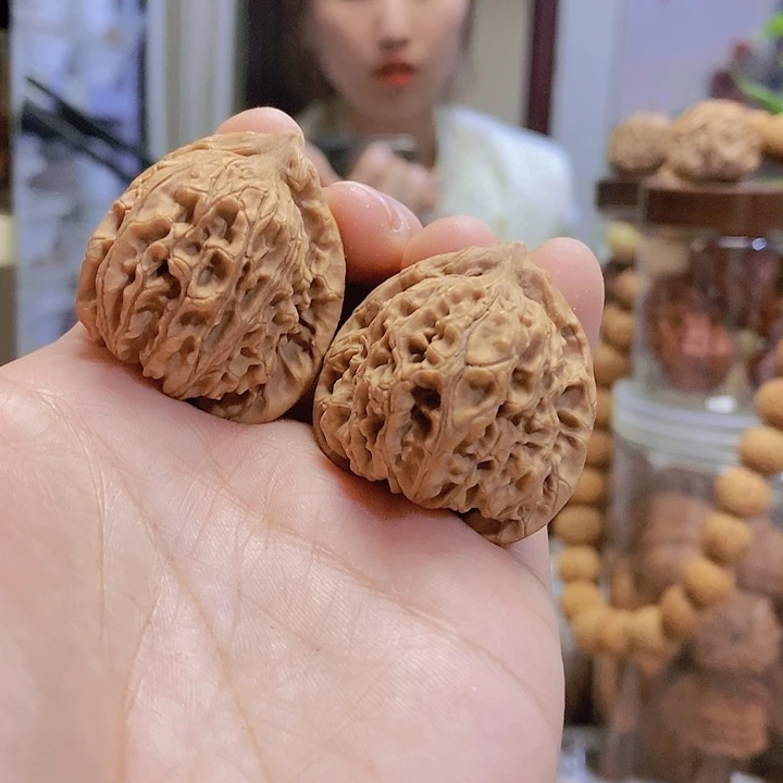 【闪购商品】文玩核桃把件34.5山神庙蜡皮高差1