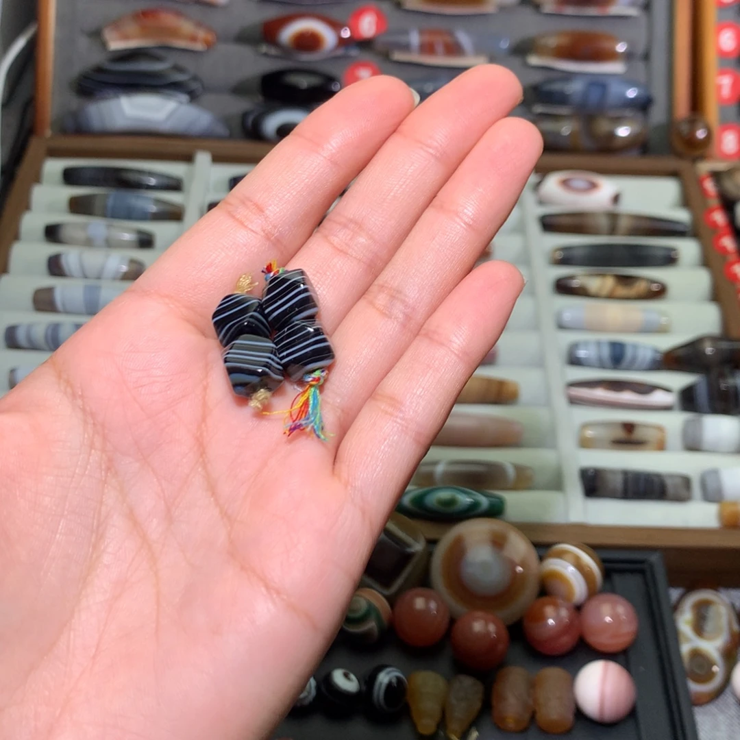 用***哥玛瑙/玉髓未镶嵌颈饰