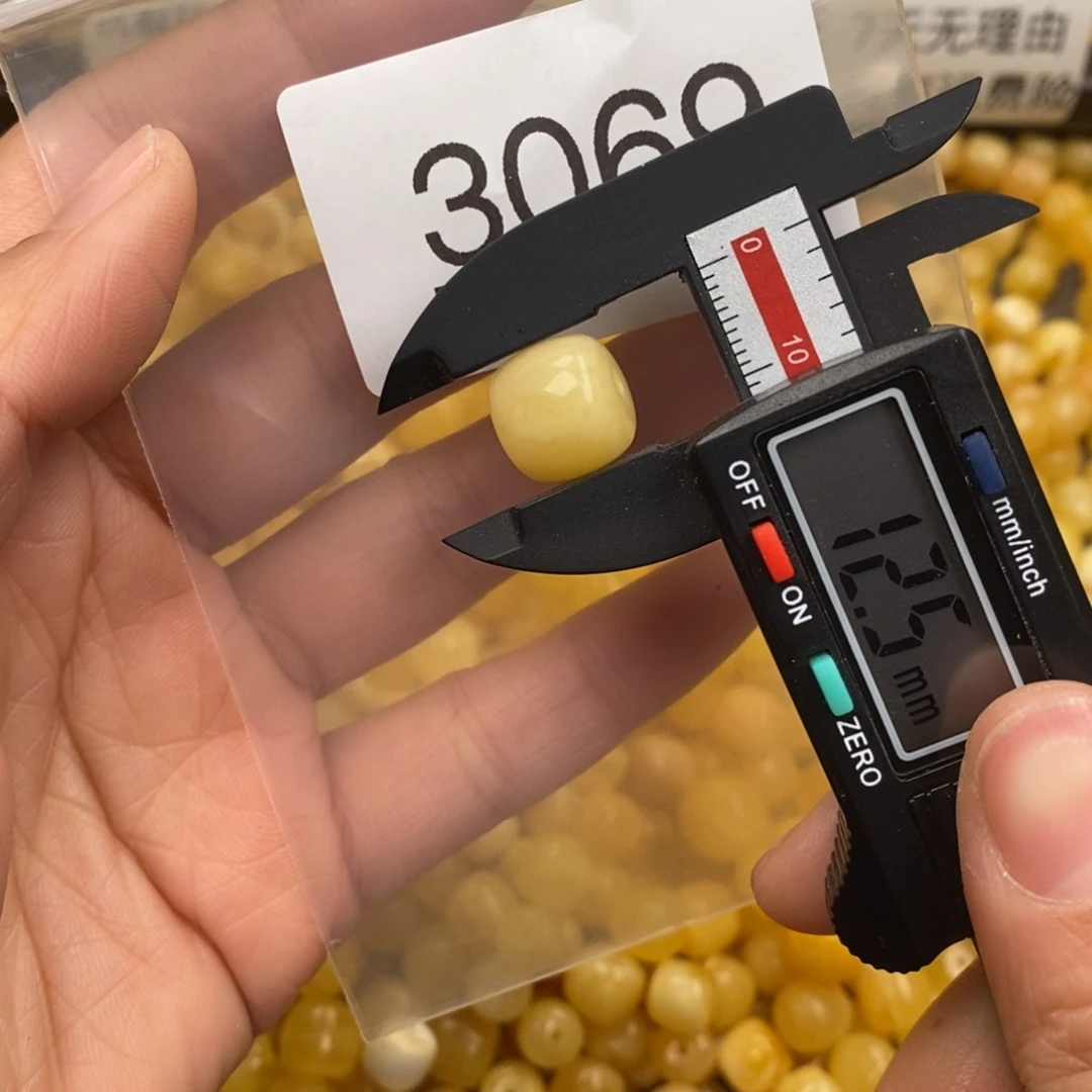 蜜蜡珠宝奇石未镶嵌