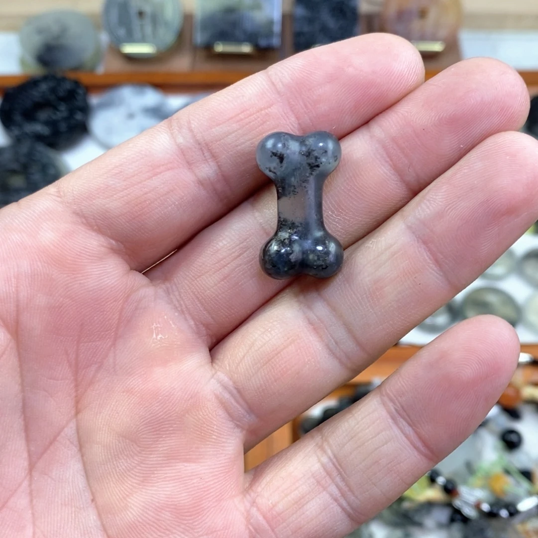 岫玉未镶嵌颈饰岫玉骨头吊坠