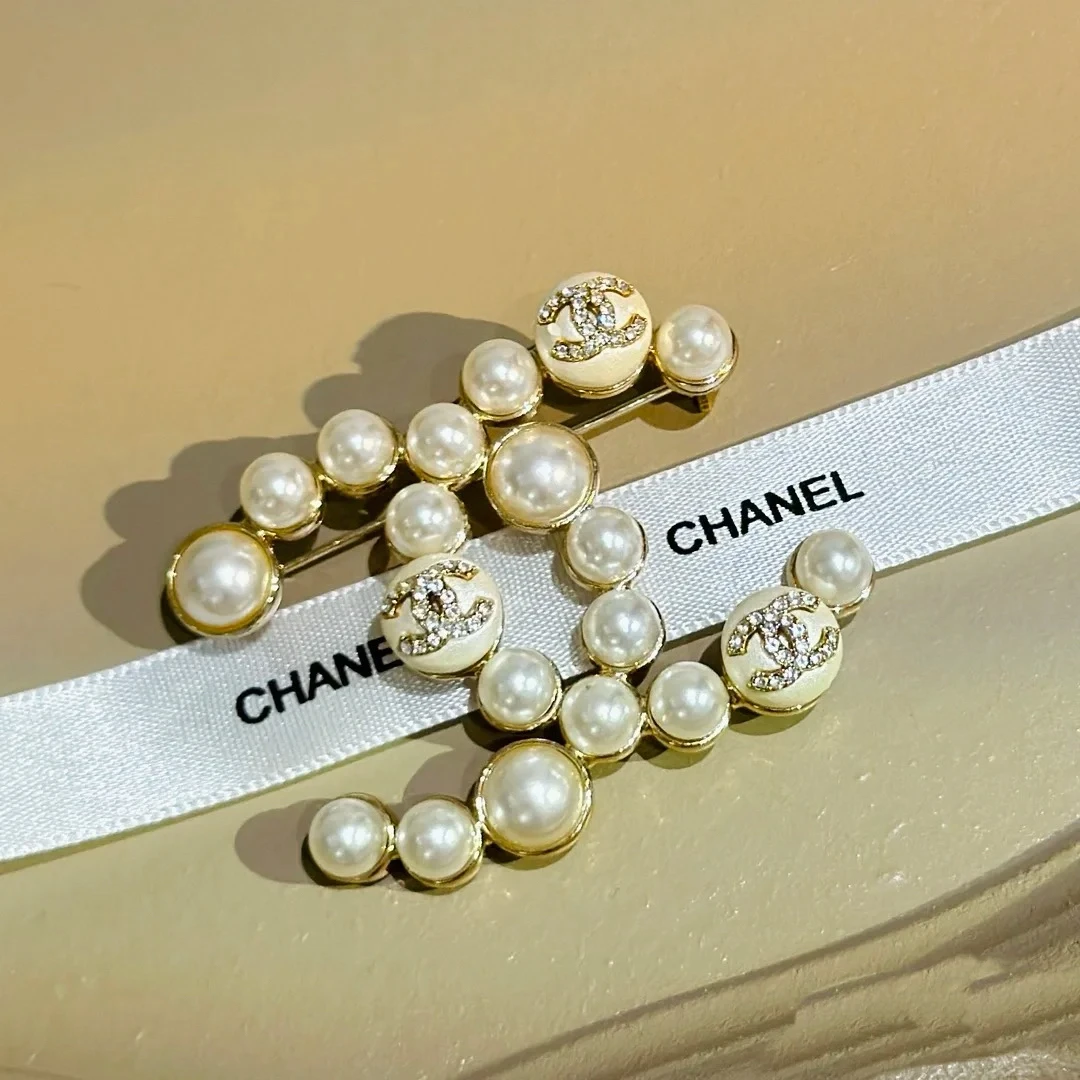 未使用 Chanel/香奈儿 百搭款双 c 满足珍珠胸针 22S/AX0337