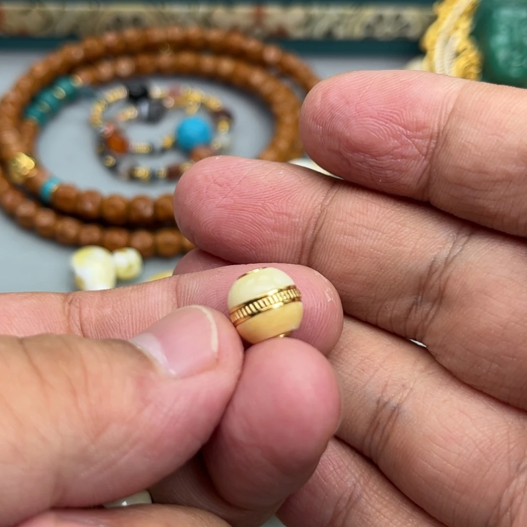 未镶嵌琥珀珠宝奇石116