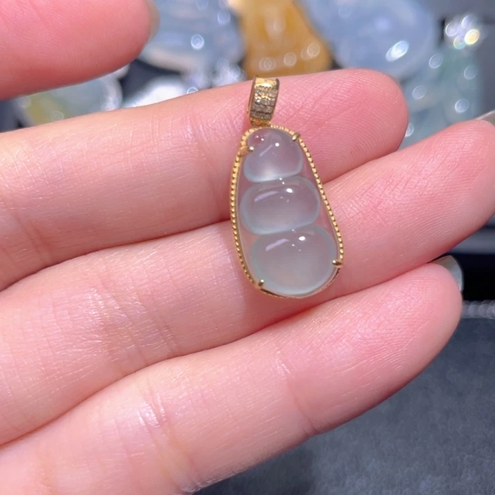 颈饰18K金镶嵌翡翠翡翠