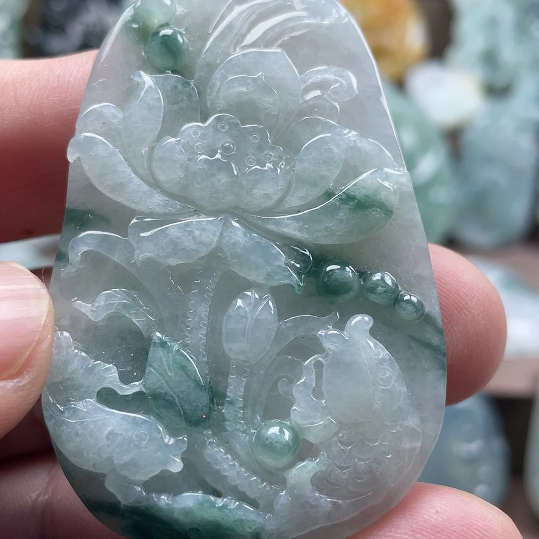 翡翠未镶嵌颈饰荷花鱼