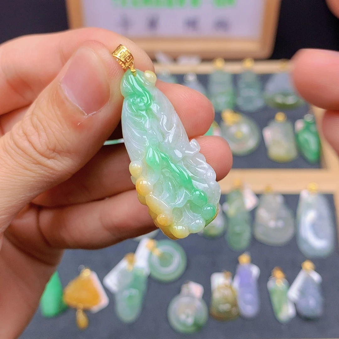 翡翠18K金镶嵌颈饰翡翠