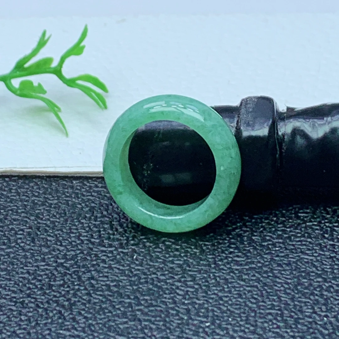 缅甸天然A货翡翠  满绿素面玉戒圈戒指 内径 14mm 编号1096