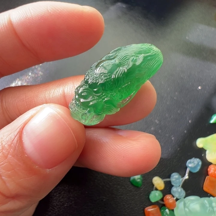 储***生定制翡翠未镶嵌冰绿龙头