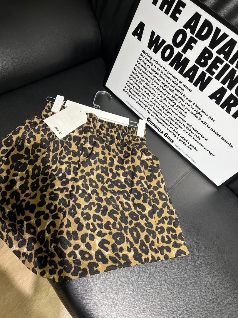 显瘦气质时尚休闲百搭女士夏季豹纹短裤