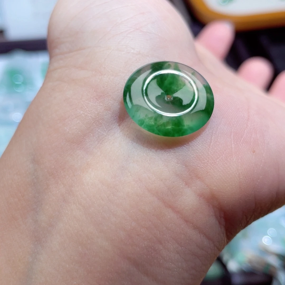 颈饰未镶嵌翡翠平安扣