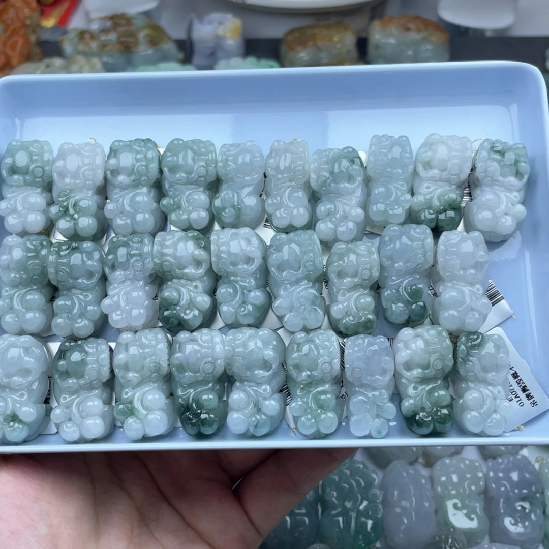 颈饰未镶嵌翡翠貔貅 多样性发其一
