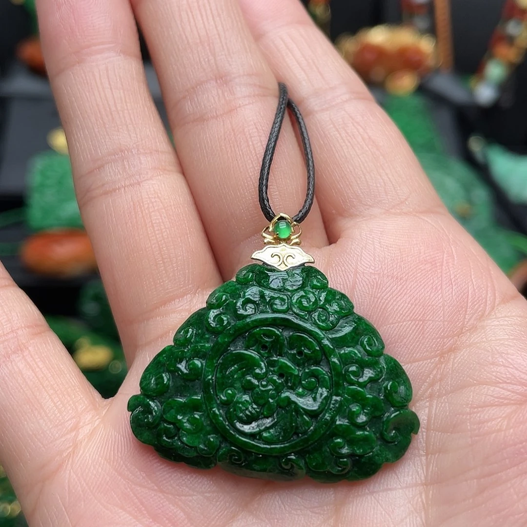 翡翠18K金镶嵌颈饰