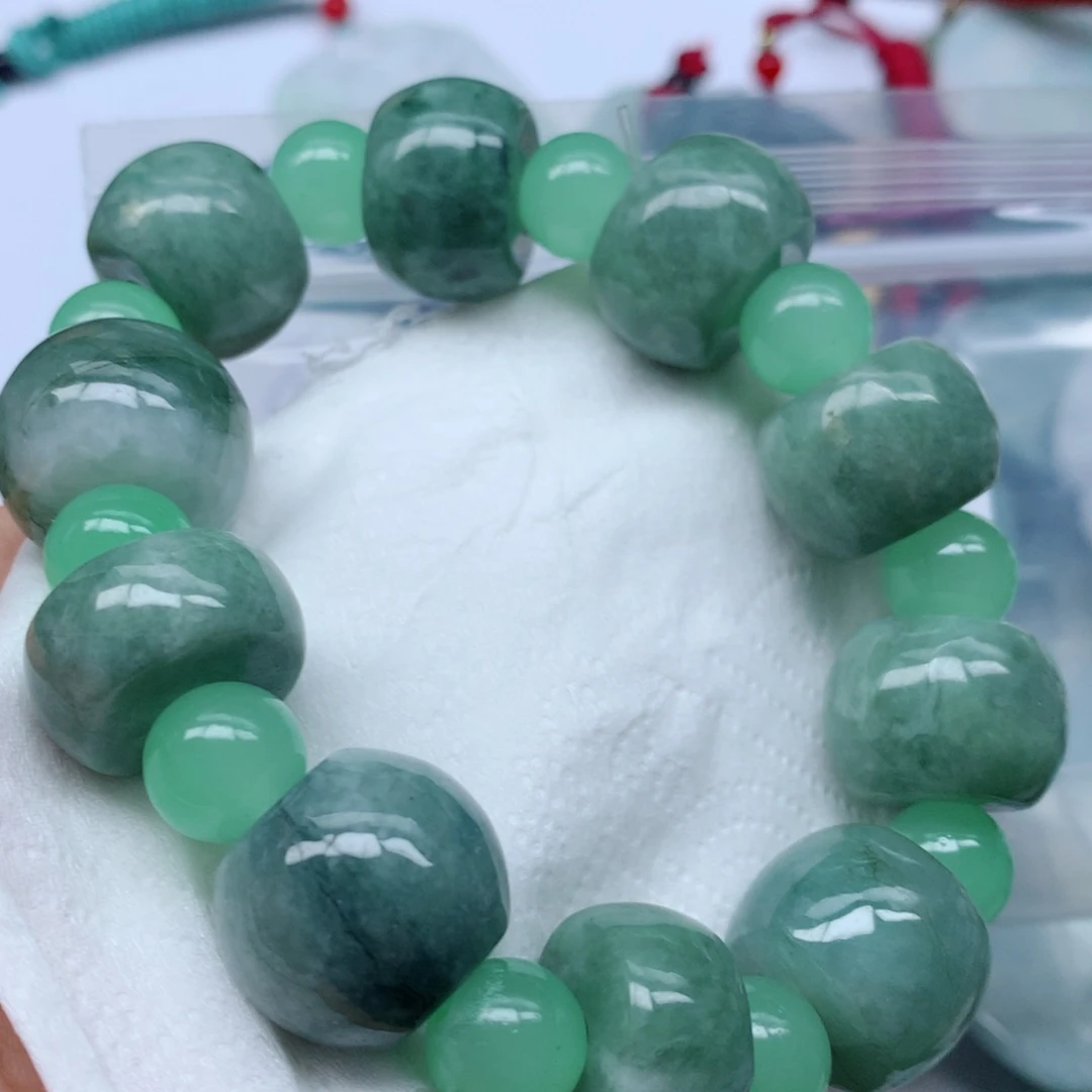 翡翠颈饰未镶嵌牌子