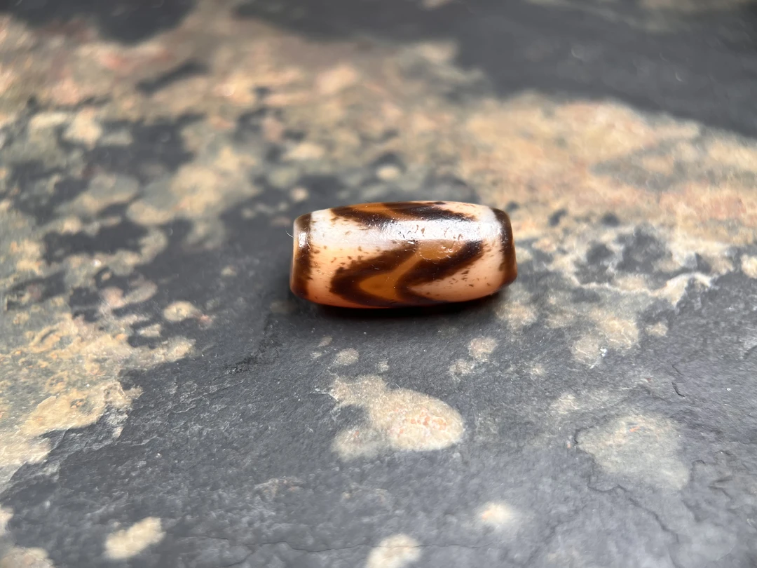 鹿鼎 老卢水墨彩虎牙天珠23.8*11.1mm
