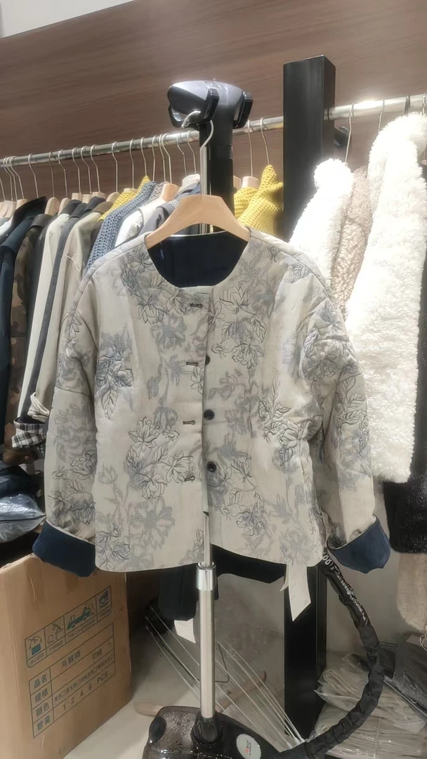 Y33 新中式古典风圆领撞色提花保暖棉服