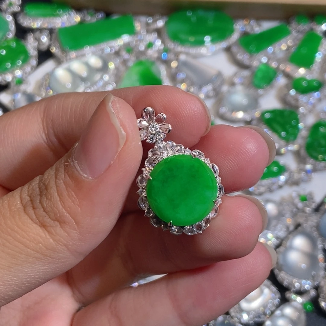 翡翠18K金镶嵌颈饰天然缅甸A货翡翠