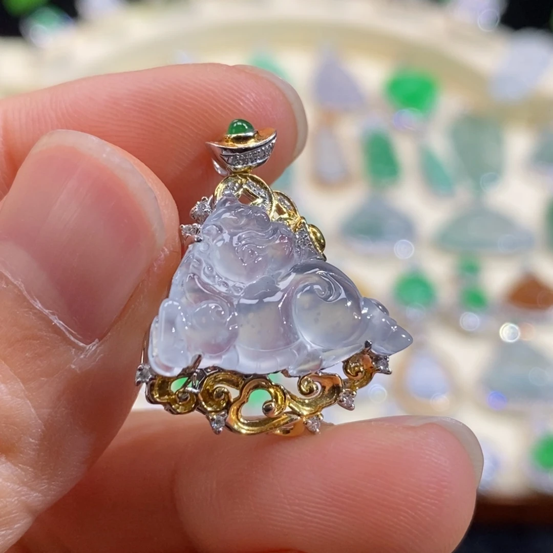 翡翠18K金镶嵌颈饰