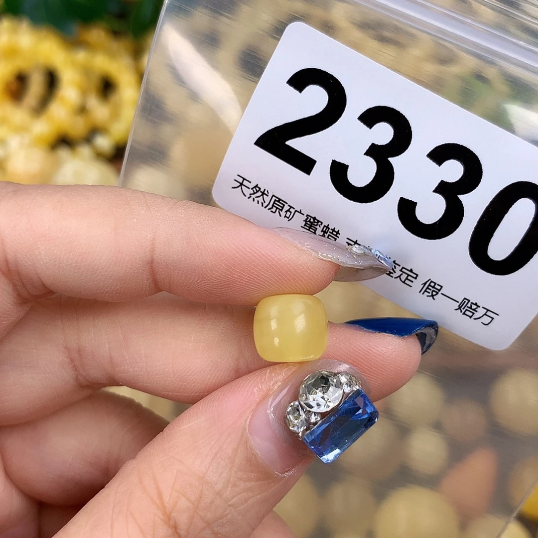 蜜蜡未镶嵌珠宝奇石