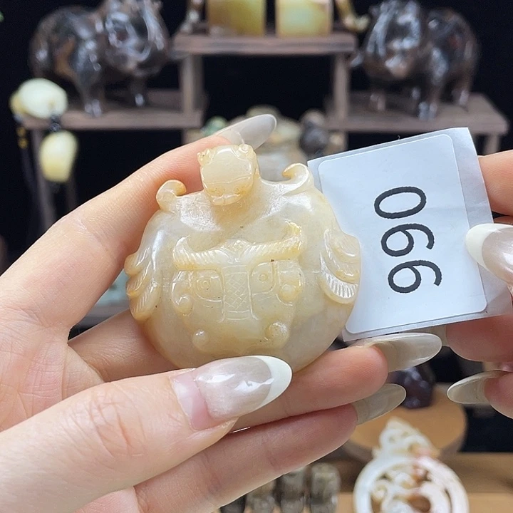 和田玉（糖玉）未镶嵌挂件