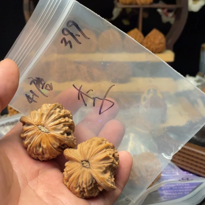 夭***李文玩核桃把件磨盘