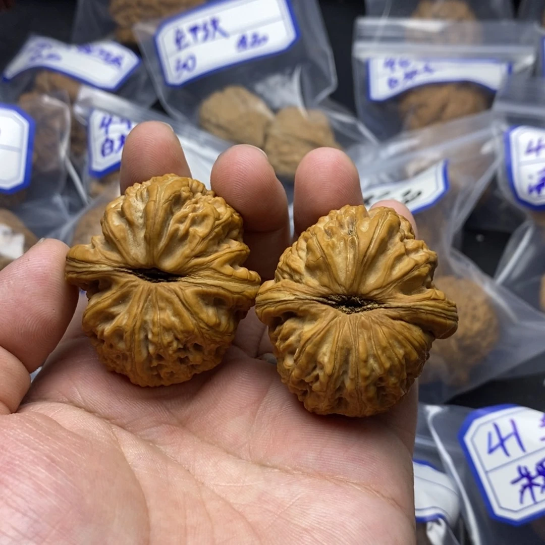 三***原文玩核桃吊坠45全品元宝 尖一个黄点点