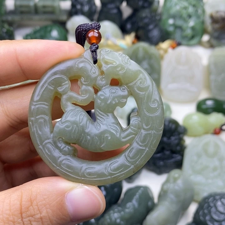 和田玉未镶嵌颈饰