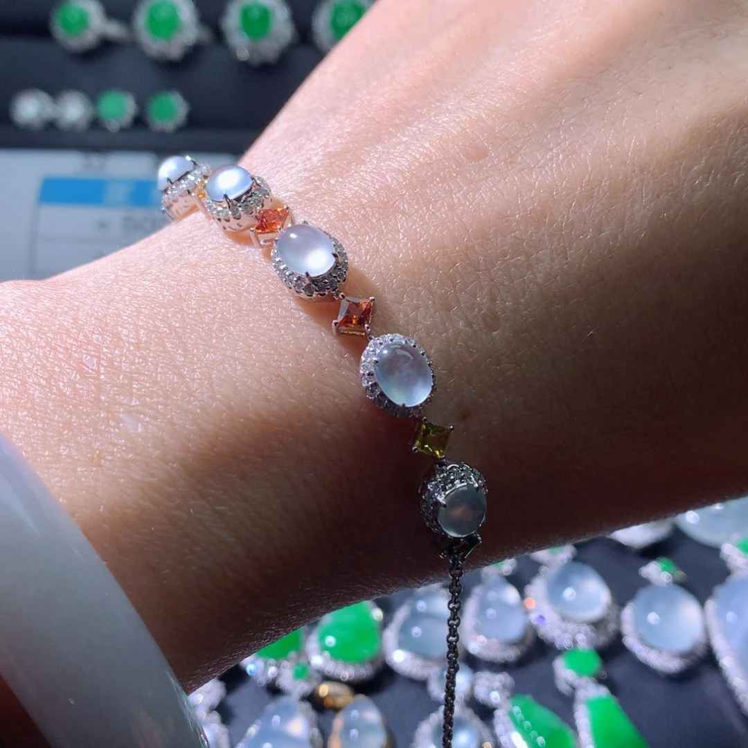 18K金镶嵌手链翡翠伴钻