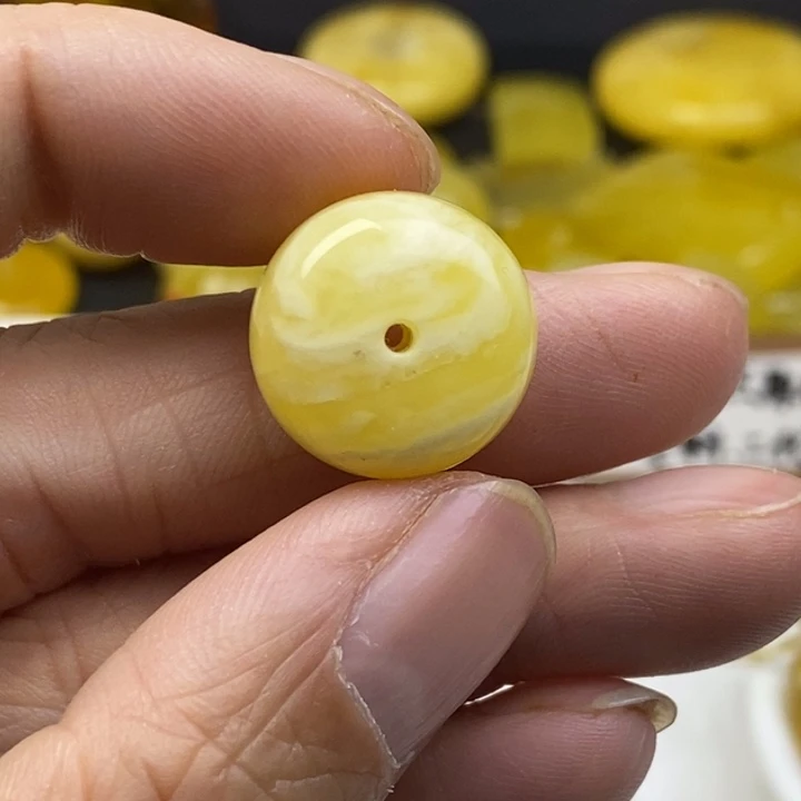 *****蜜蜡未镶嵌裸石微瑕小沙坑卡17➕