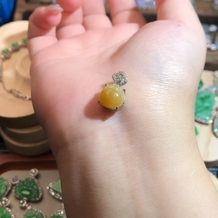 翡翠未镶嵌颈饰翡翠