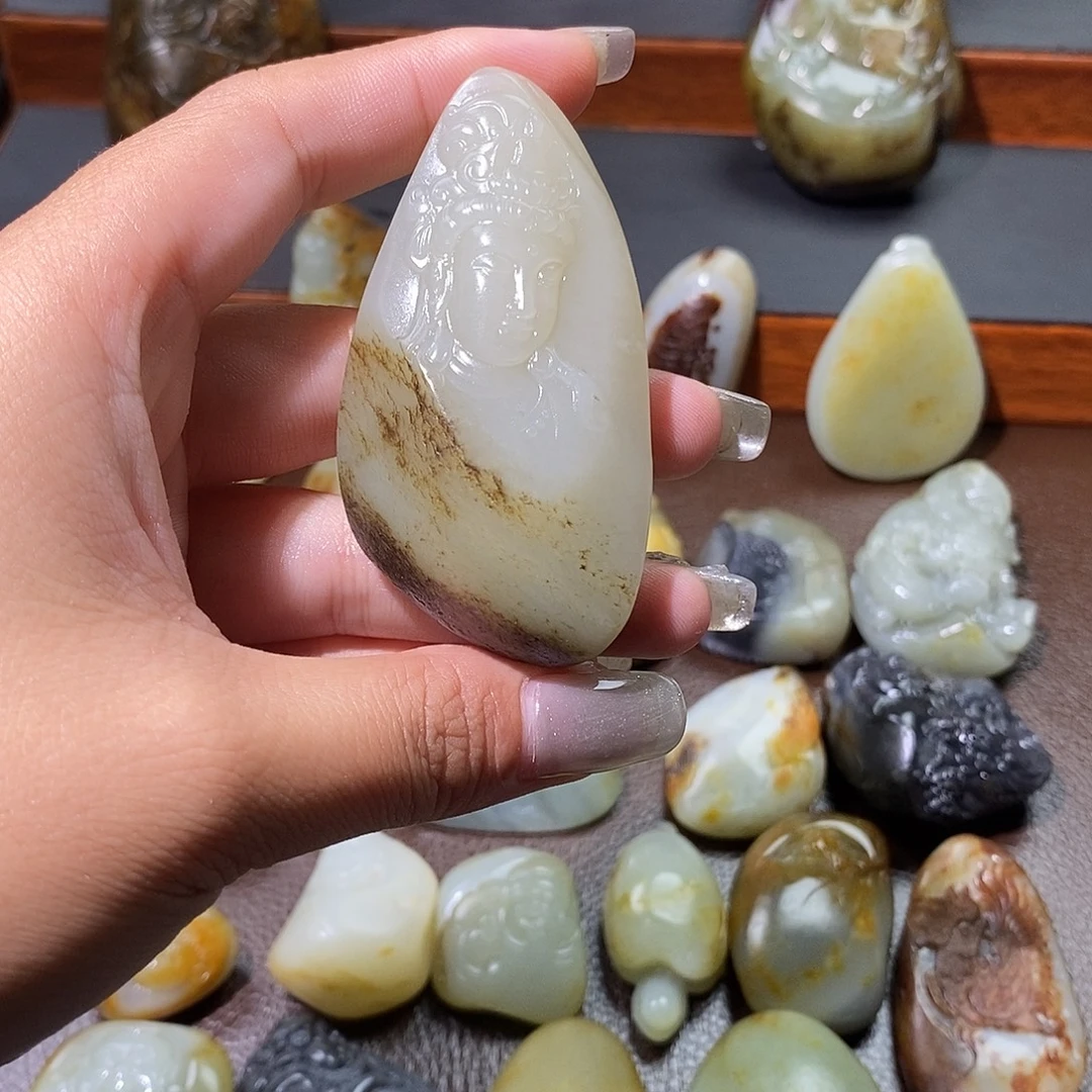 ****無颈饰未镶嵌和田玉