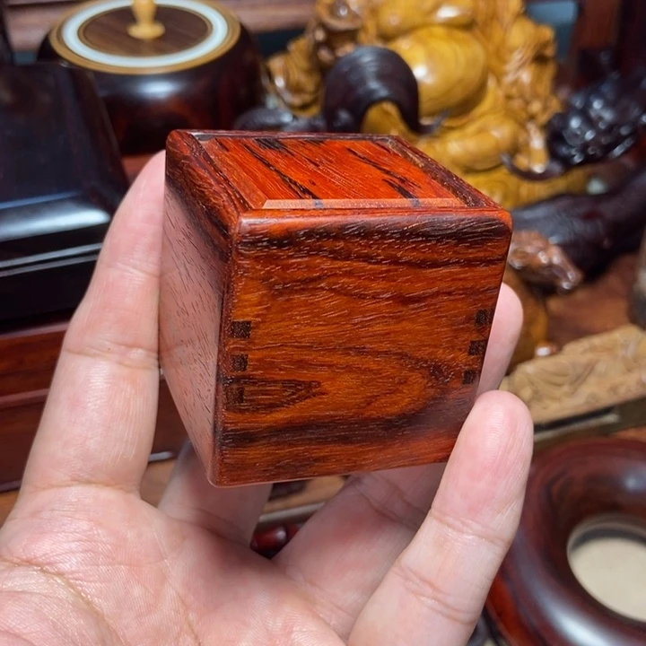 檀香紫檀（小叶紫檀）方盒