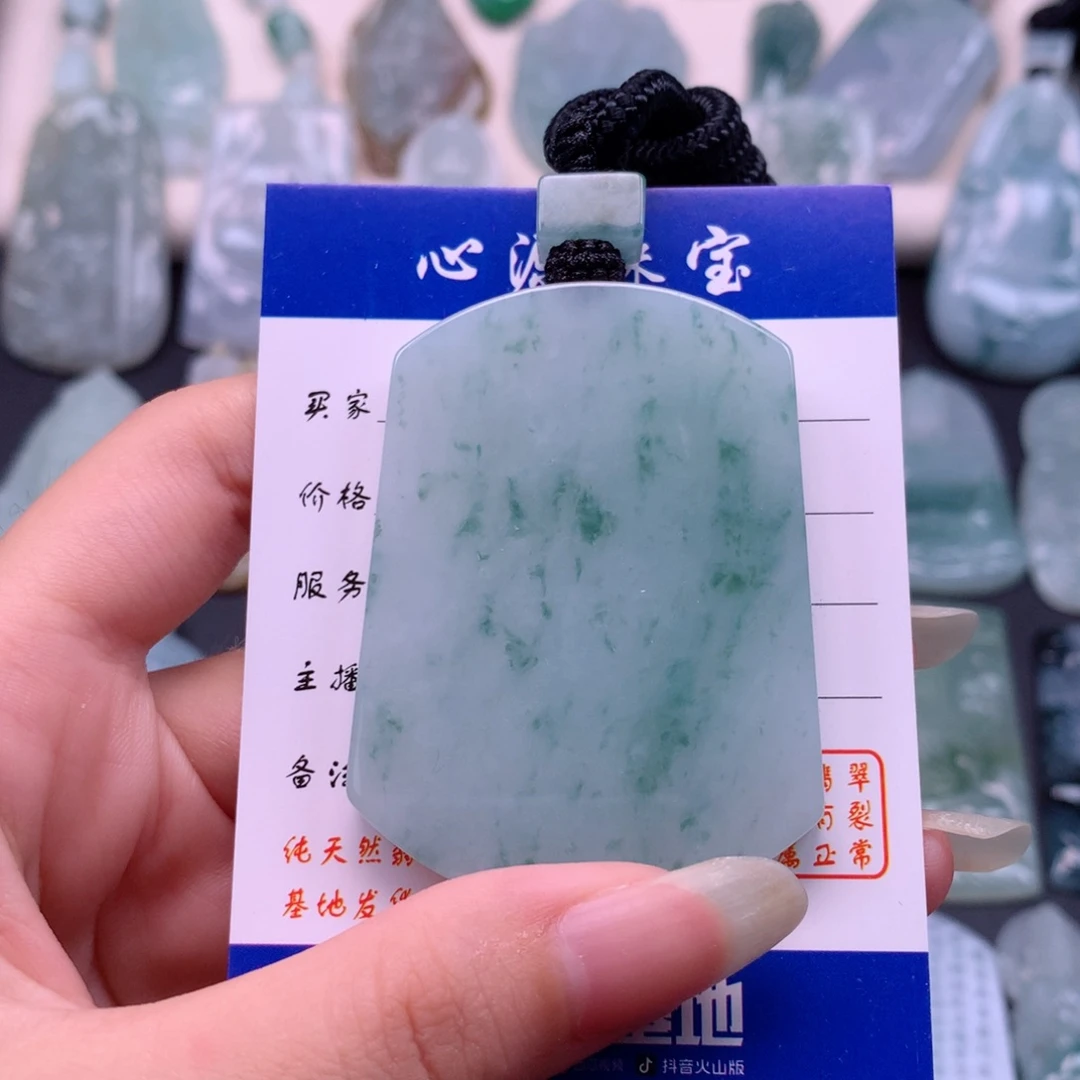 翡翠未镶嵌颈饰无事牌