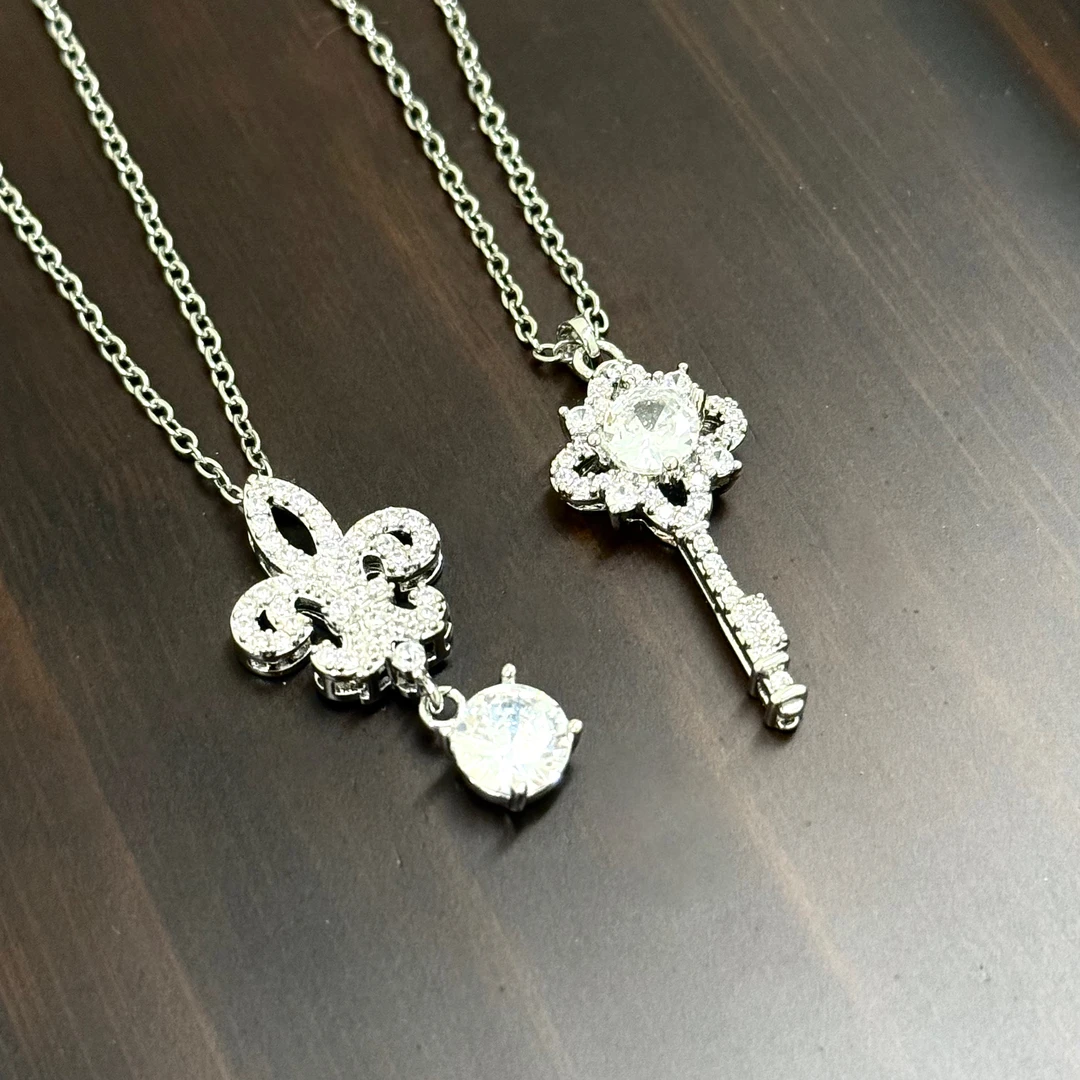 合金项链 【17SR】轻奢显贵款亮闪鸢尾花钥匙项链