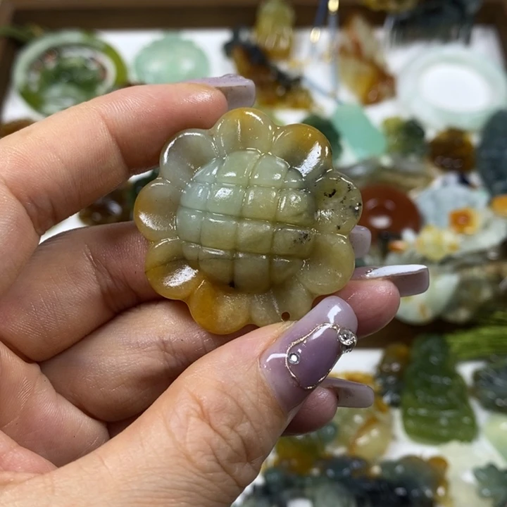 蛇纹石玉未镶嵌吊坠