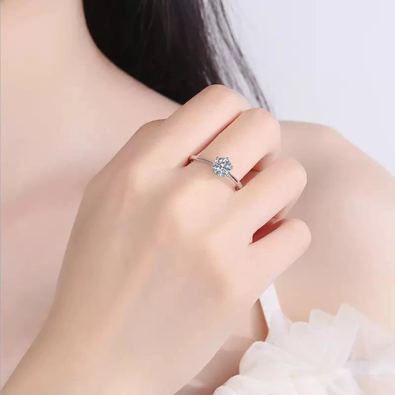 【NK】0.3CT周家经典六爪女戒