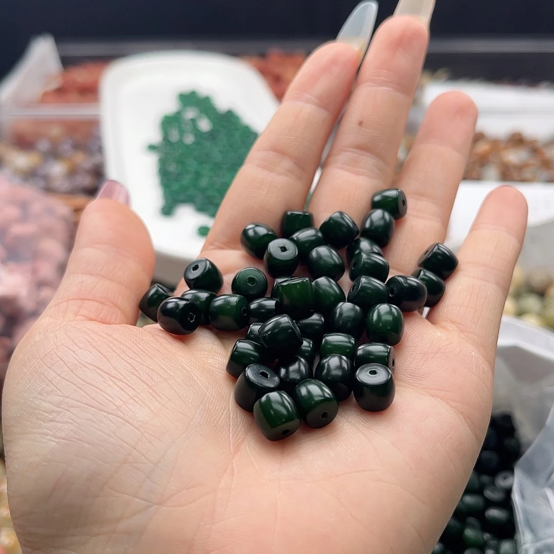 白玉菩提吊坠q9mm/100+10颗祖母绿直切
