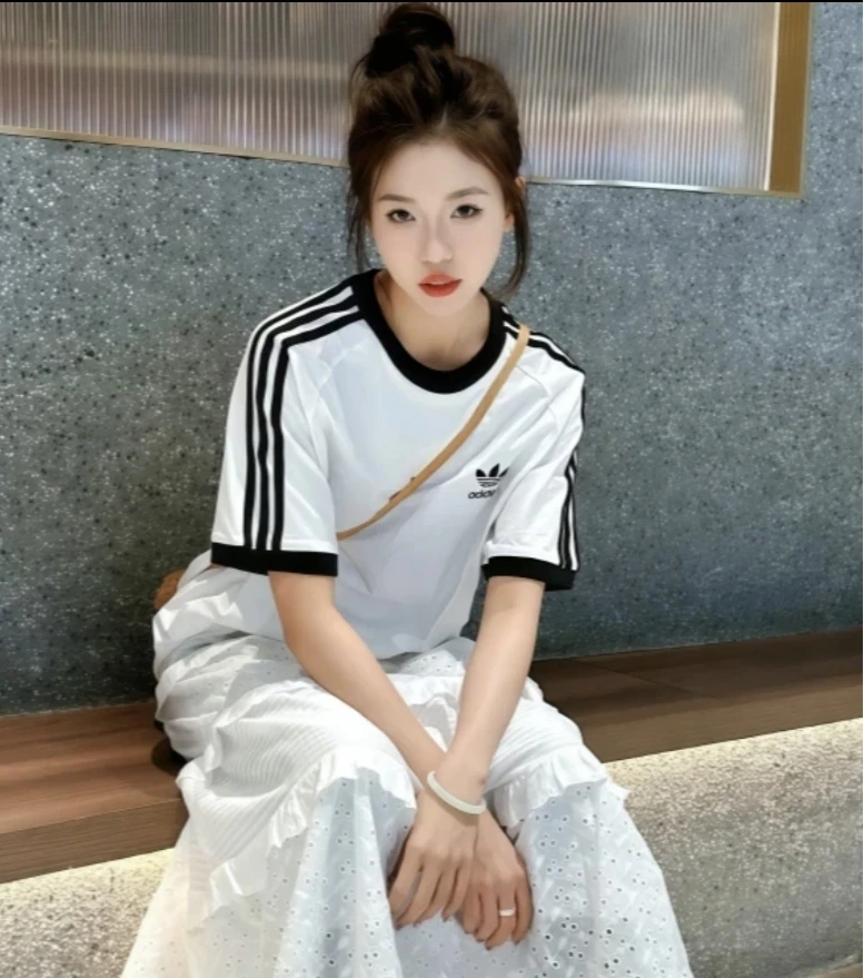 三叶草Jennie同款短袖夏季纯棉宽松T恤圆领刺绣男女款