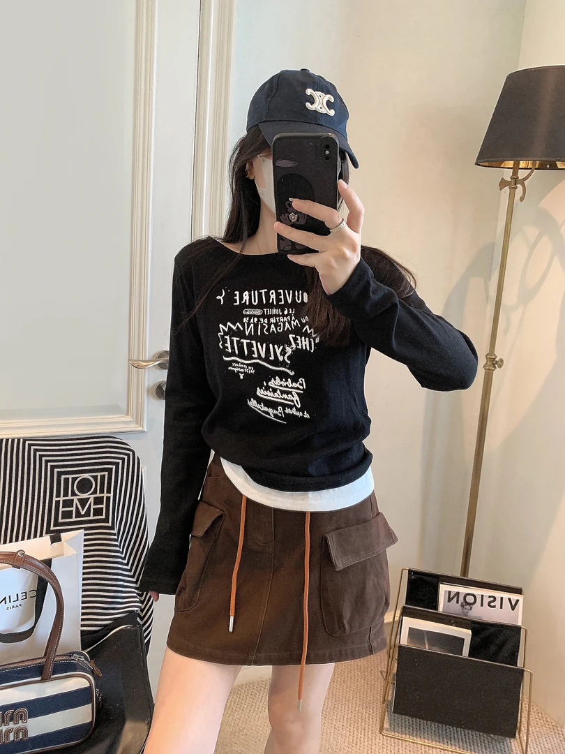 早秋新款韩版假两件长袖撞色字母印花一字领斜肩褶皱长袖T恤女潮