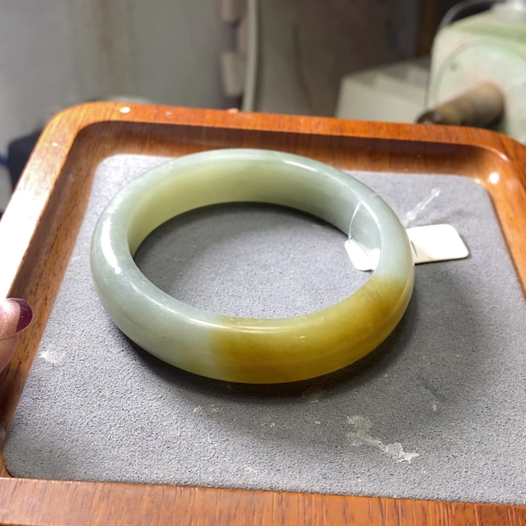 和田玉手镯未镶嵌ღ****度