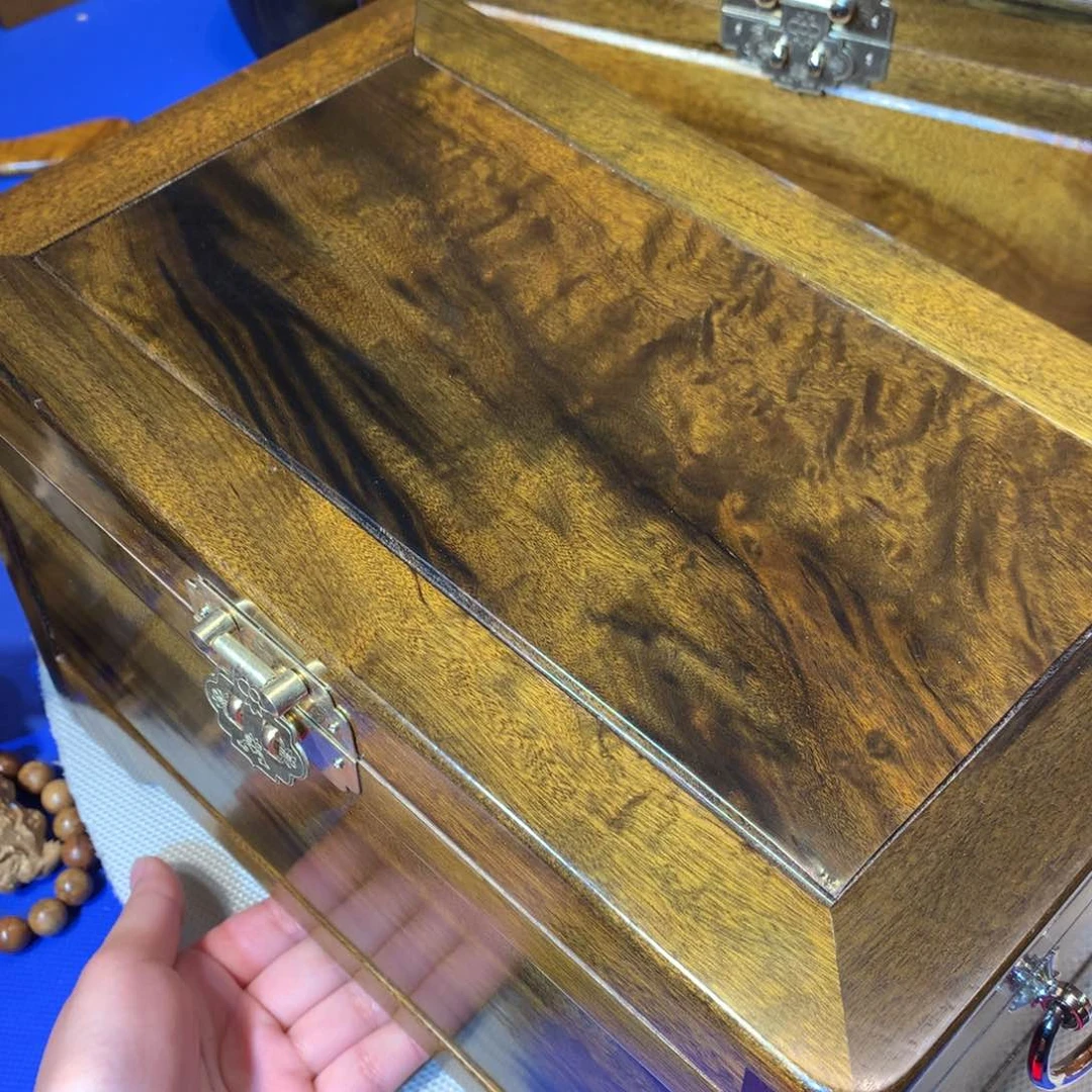 金丝楠阴沉木箱子
