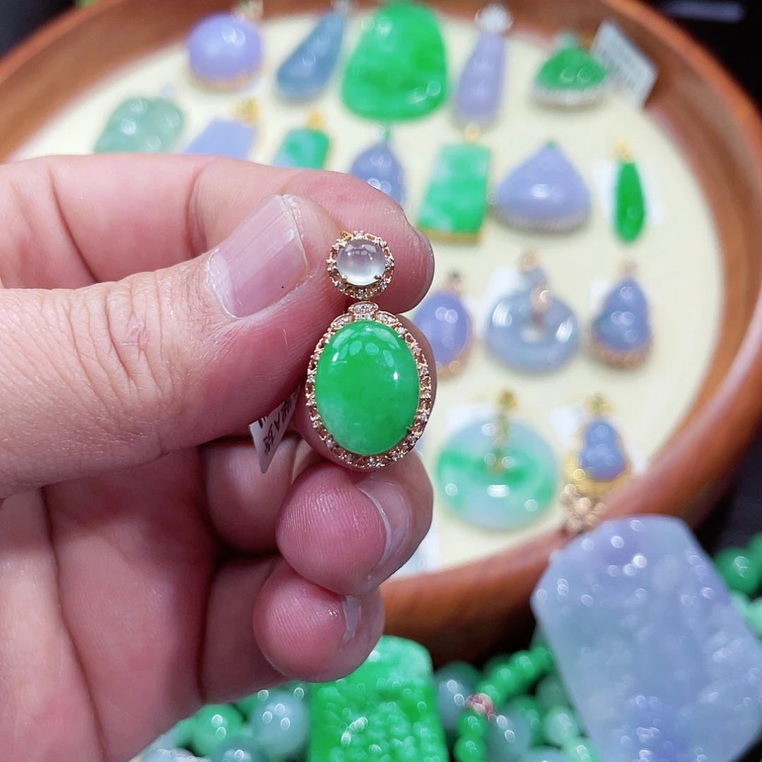 翡翠吊坠(不含链)18K金镶嵌