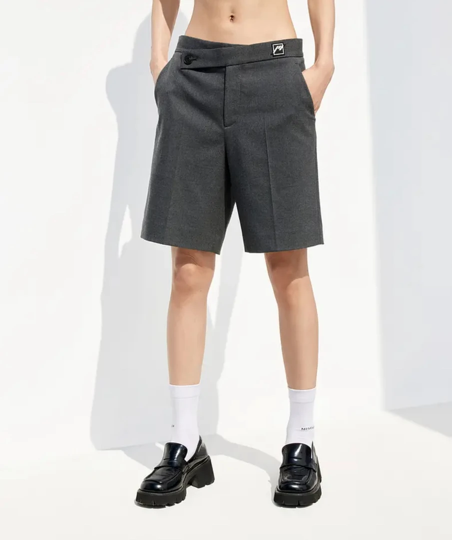 MO｜原包装 2025夏季新款解构个性高腰LOGO胶印短裤西装中裤女604