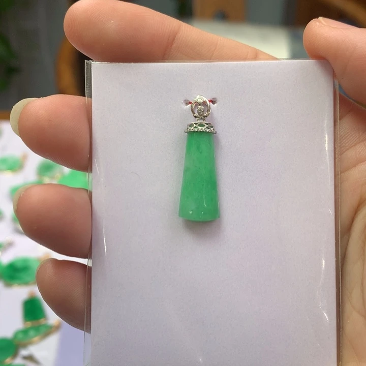 翡翠颈饰18K金镶嵌翡翠翡翠吊坠